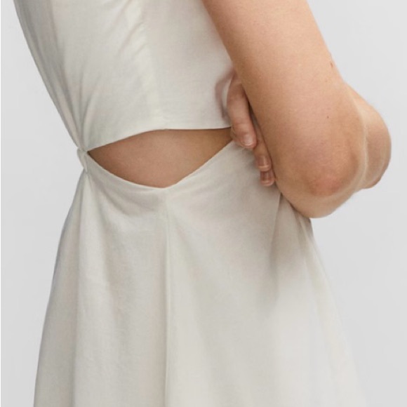 Elegant Cream Sleeveless Dress - Picture 7 of 7